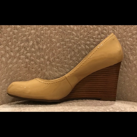 adrienne vittadini wedge heels